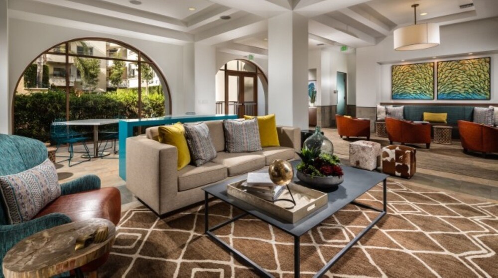 Global Luxury Suites at Tiverton Ave - photo 5