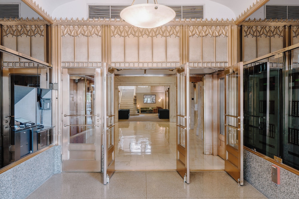 River Hotel - photo 8