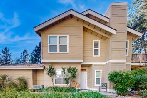 Creekside & Cozy — hotel in Bass Lake