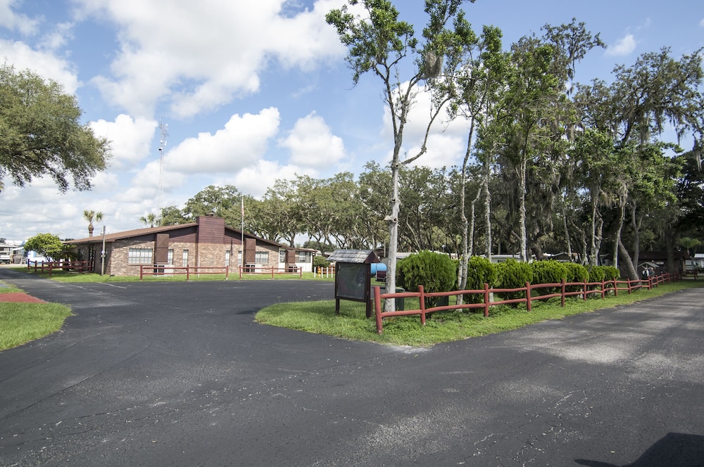 Settler's Rest RV Resort - photo 2