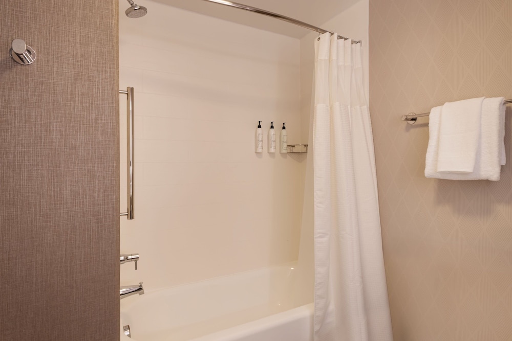 SpringHill Suites by Marriott Turlock - photo 19