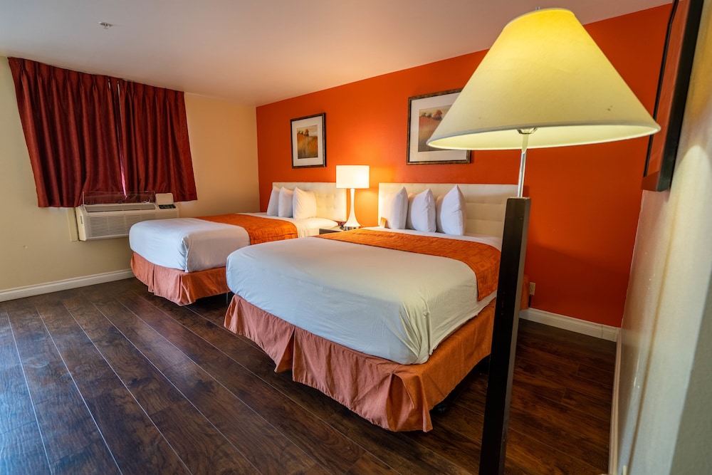 Howard Johnson by Wyndham Buena Park - photo 7