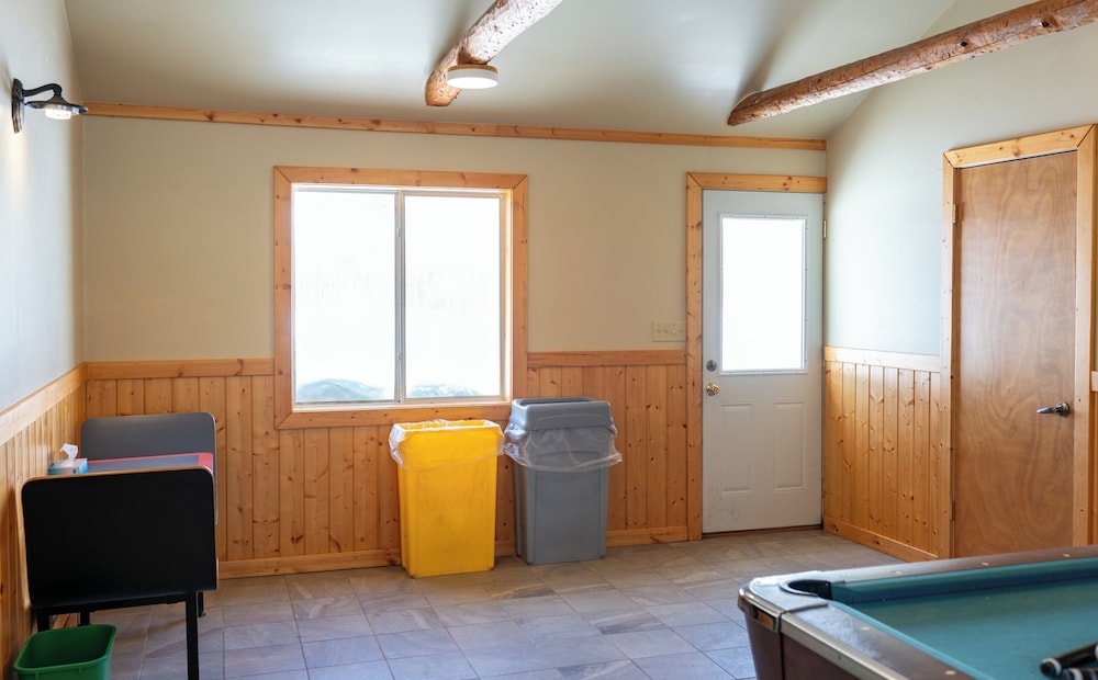 Alger Falls Motel - photo 14