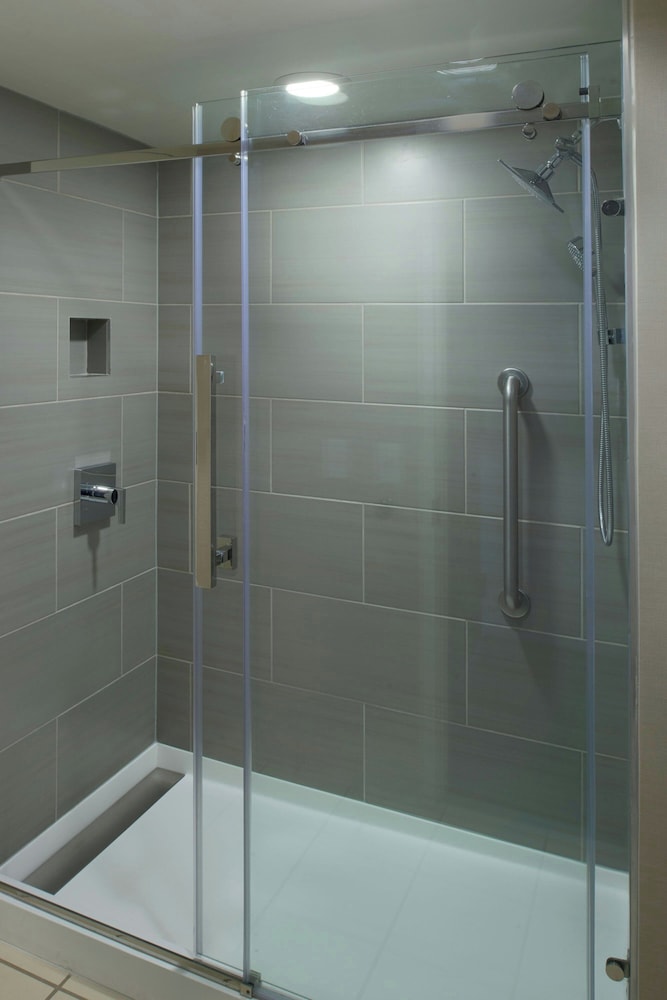 Marriott East Lansing at University Place - photo 23