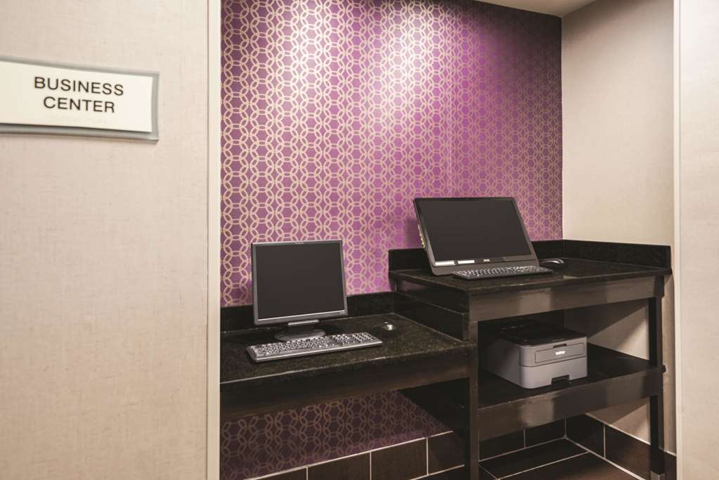 La Quinta Inn & Suites by Wyndham Louisville East - photo 33