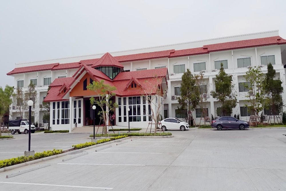 Silayok Grand Hotel - carbon neutral hotel in Tak
