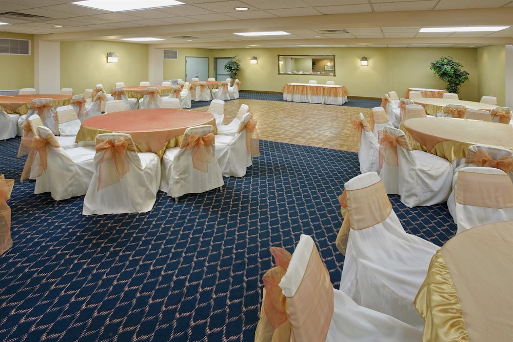 Americas Best Value Inn Laredo - photo 18
