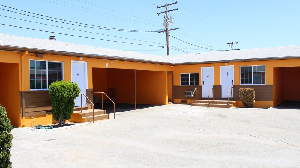 Aristocrat Motel - photo 14