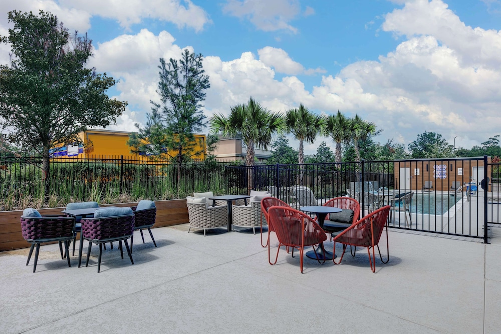 Hampton Inn & Suites by Hilton Shenandoah The Woodlands - photo 35