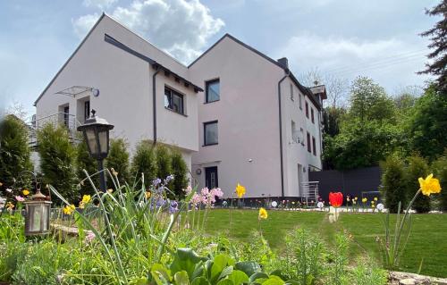 Sonnenlay Lounge Studio & Ferienhaus — 5-Star Luxury Hotel in Brauneberg, Germany