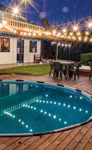 Cabaña con jacuzzi y acceso al embalse Portum I in El Penol, Colombia