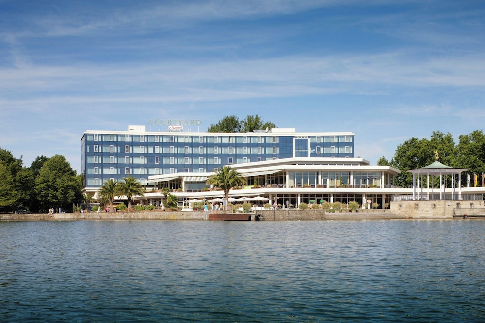 Courtyard by Marriott Hannover Maschsee — 4-Star Luxury Hotel in Hannover, Germany