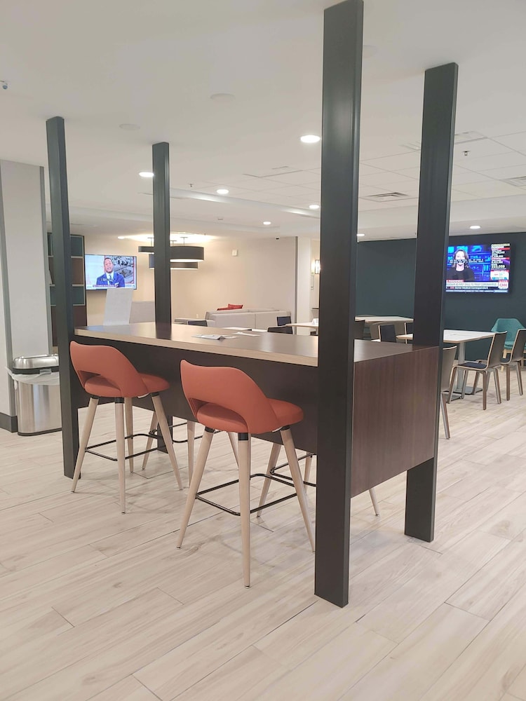 Holiday Inn & Suites Ann Arbor Univ Michigan Area by IHG - photo 39