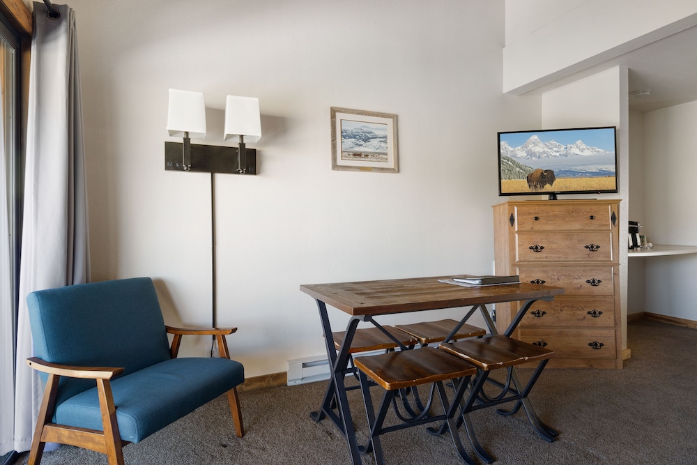 Elk Refuge Inn - photo 28