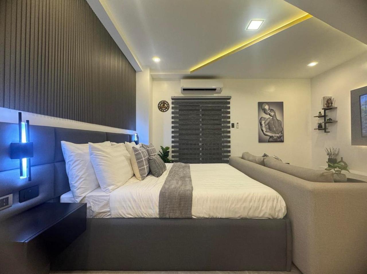 Luxury Cabin Near Fields Avenue — 5-Star Luxury Hotel in Angeles City, Philippines