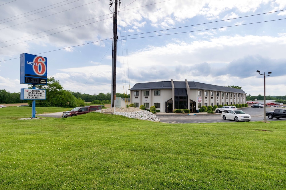 Red Roof Inn Greencastle South Cloverdale - photo 31
