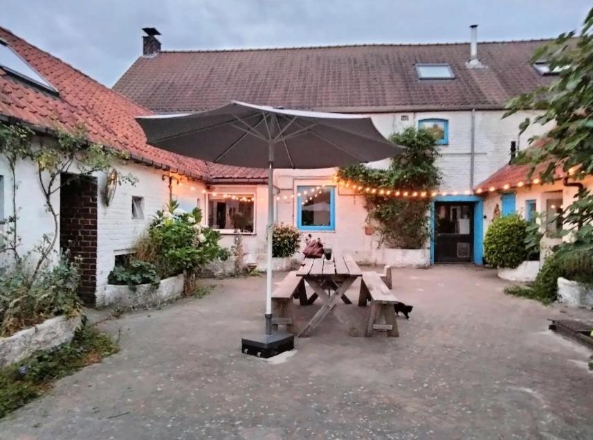 Hanami studio - carbon neutral hotel in Unknown City