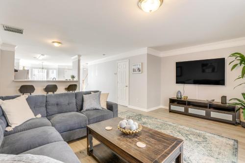 8 Mi to Downtown Atlanta Townhome