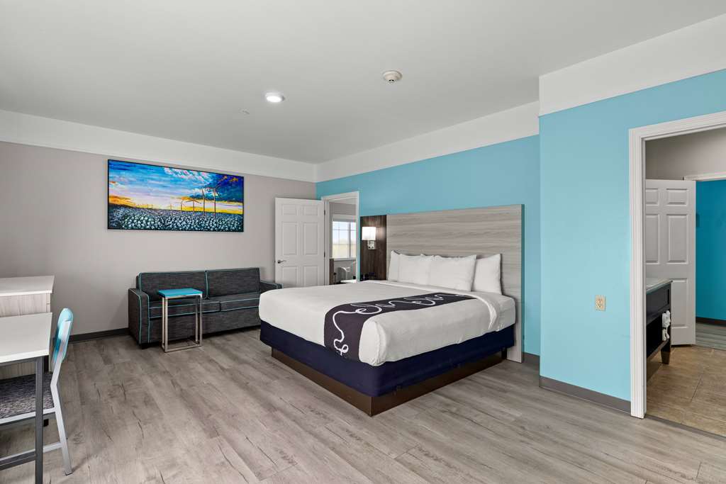 La Quinta Inn & Suites by Wyndham Raymondville - photo 95