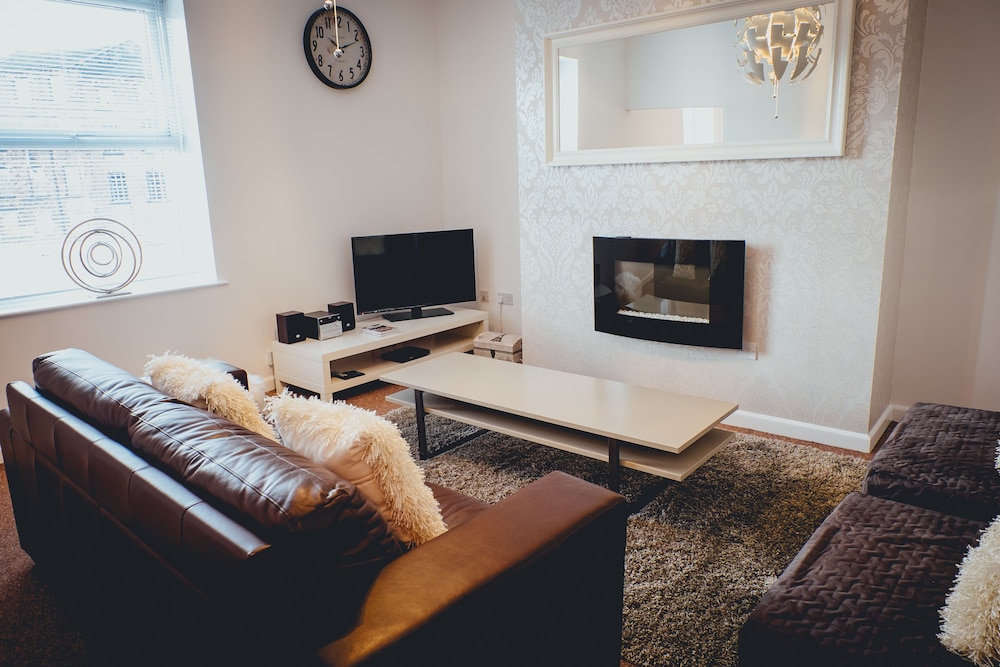 The Penthouse Simple2let Serviced Apartments — 4-Star Luxury Hotel in Halifax, United Kingdom