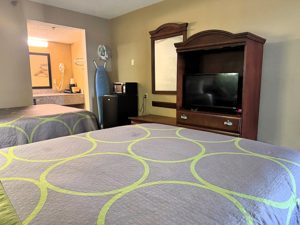 Super 8 by Wyndham Hattiesburg North University Area - photo 8