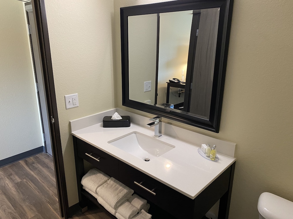 Cobblestone Inn & Suites Forest City - photo 23