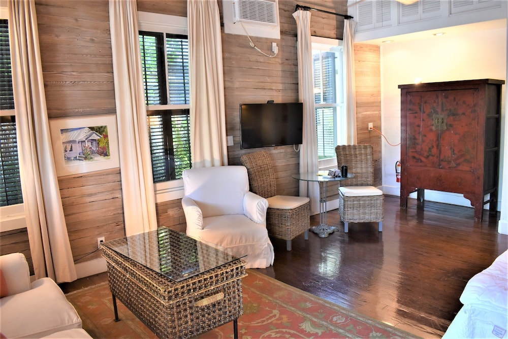 Simonton Court Historic Inn & Cottages - photo 24