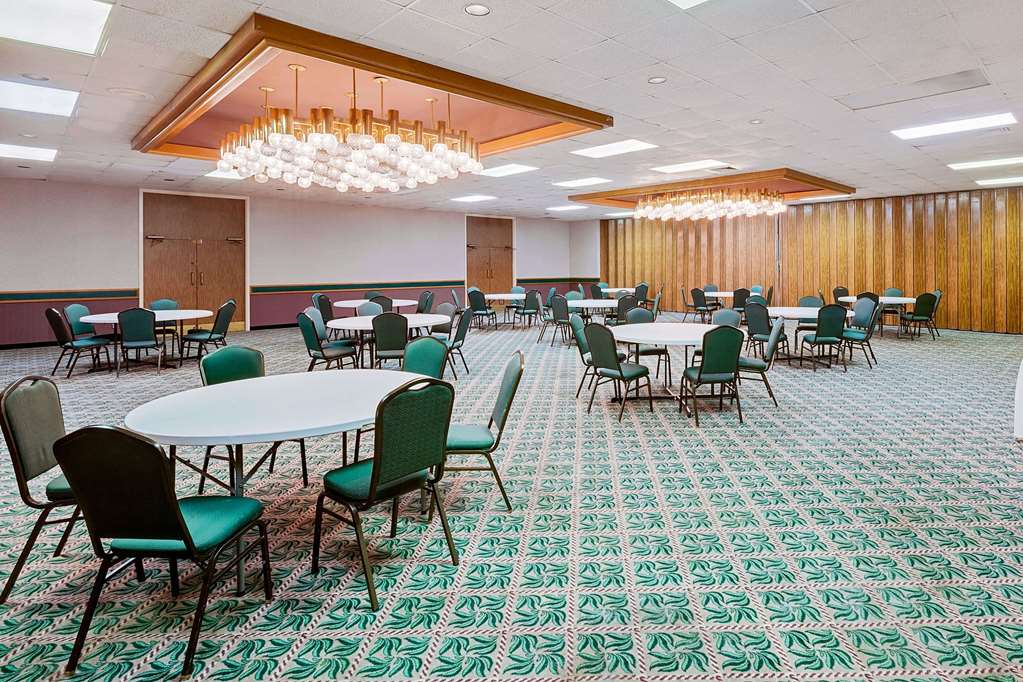Days Inn by Wyndham Bay City - photo 15