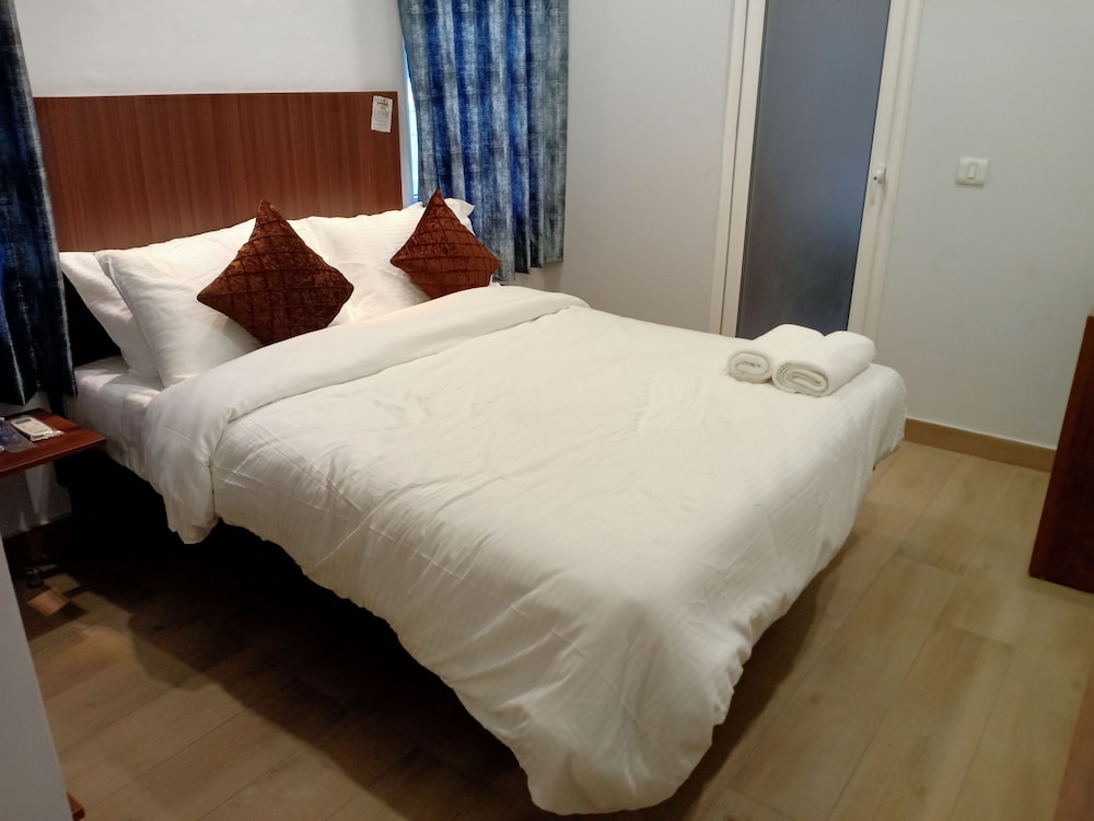 Golden Frame Hotel — Ghaziabad