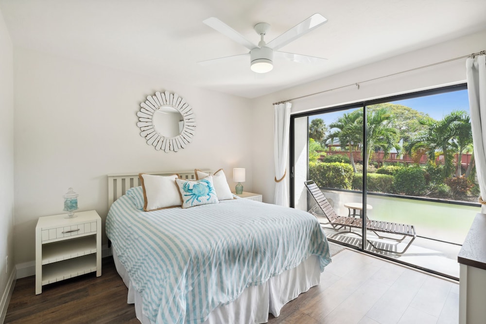 Park Shore Resort - photo 10