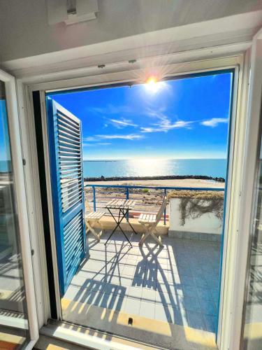 Tramonto Suite Rome Airport Fco Fronte Mare — 4-Star Luxury Hotel in Fiumicino-Isola Sacra, Italy