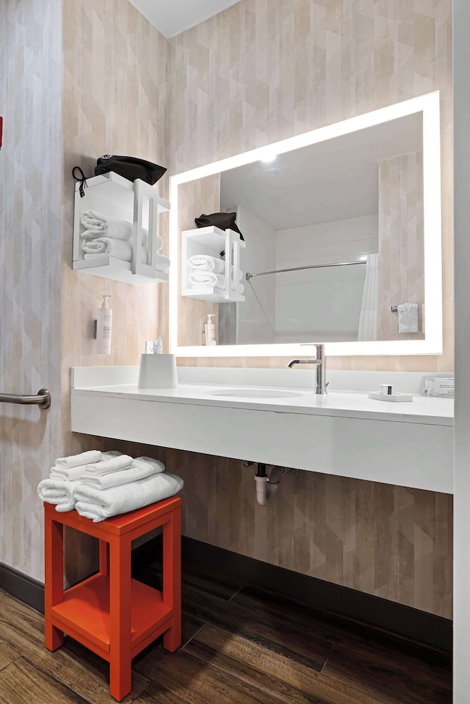 Hampton Inn Seguin - photo 31