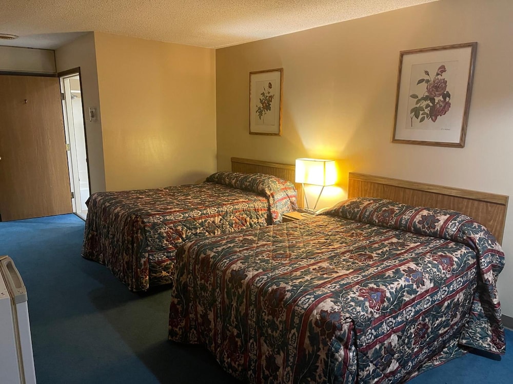 Dollinger's Motor Inn - photo 12