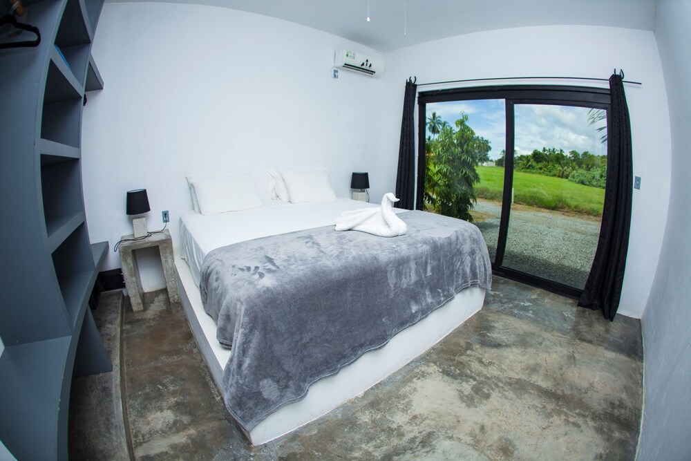 Show Pony Ranchero Resort Boutique Beach Hotel in Las Lajas, Panama