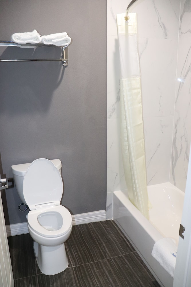 Atlantis Inn and Suites - photo 21