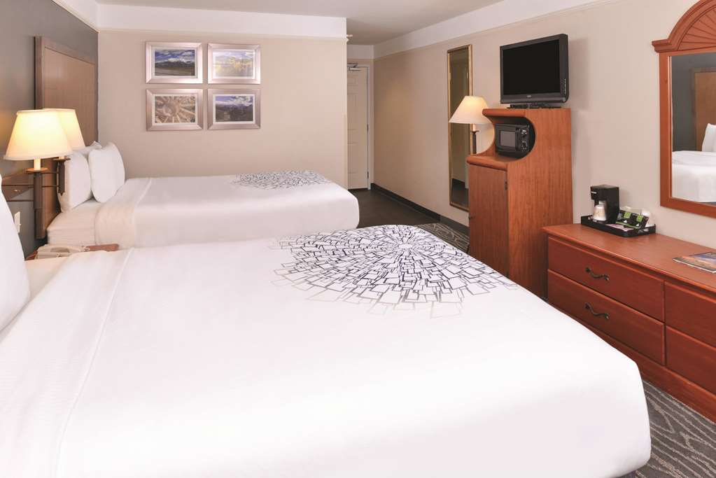 La Quinta Inn & Suites by Wyndham Ruidoso Downs - photo 15