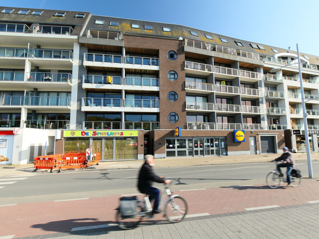 Apartment Residentie Albatros 4 — 4-Star Luxury Hotel in Bredene, Belgium