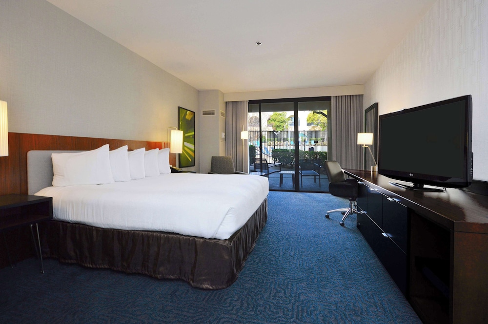 Doubletree by Hilton Newark Fremont - photo 27
