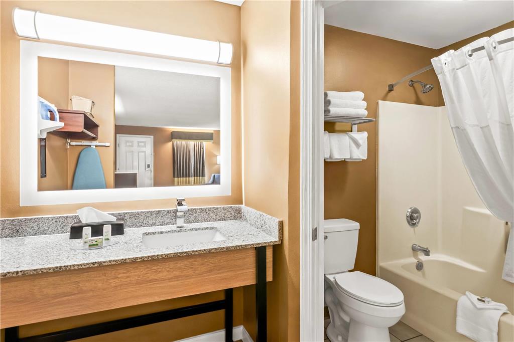 Baymont by Wyndham Forest City - photo 30