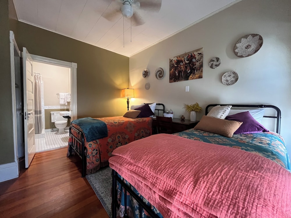 The Boho Buffalo Inn - photo 33