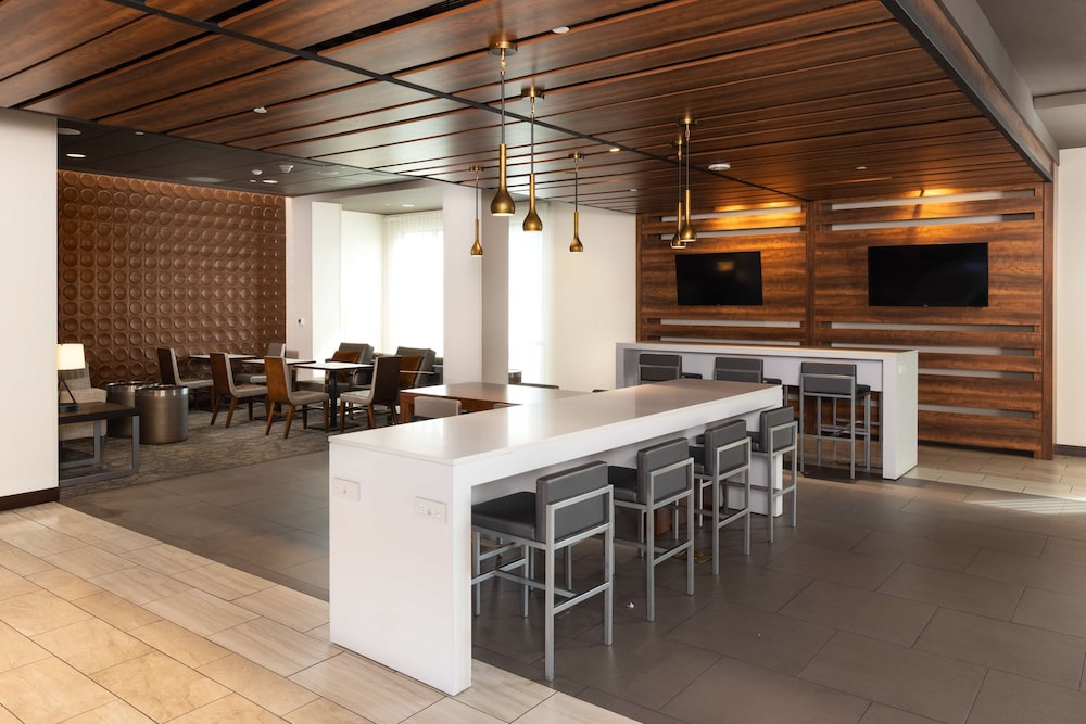 Hampton Inn San Jose Cherry Ave - photo 2