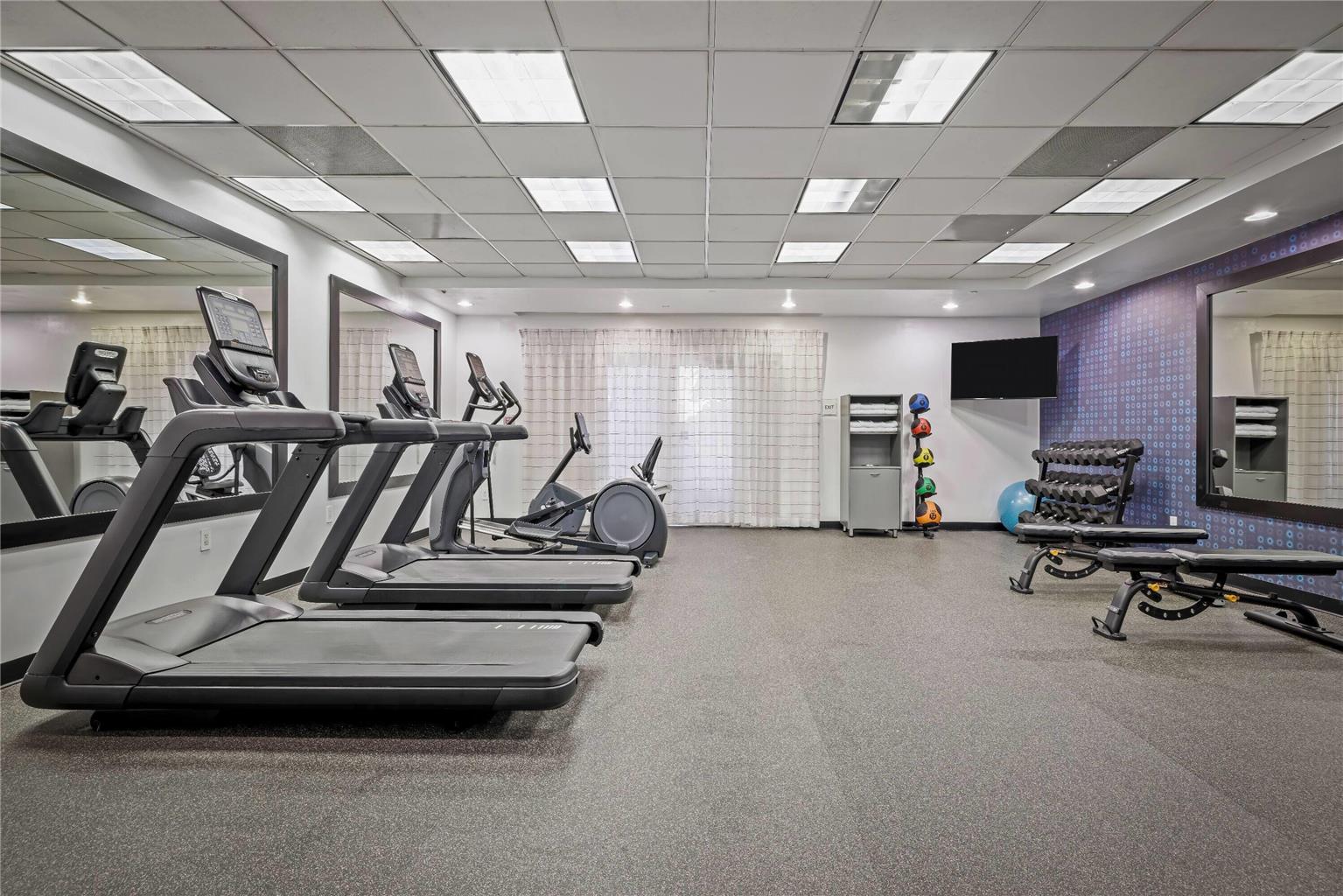 La Quinta Inn & Suites by Wyndham Miami Airport West - photo 12
