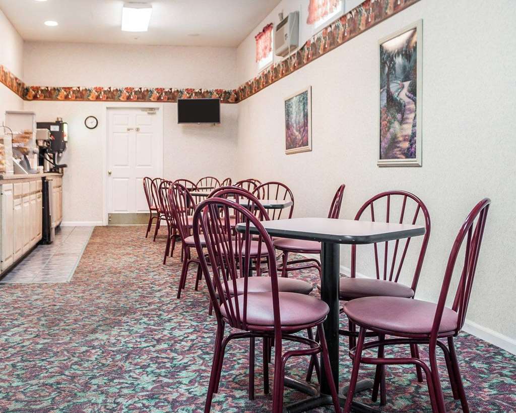 Econo Lodge Jefferson City - photo 30