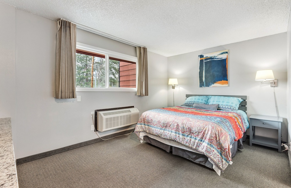 Bend Riverside Inn & Suites - photo 58