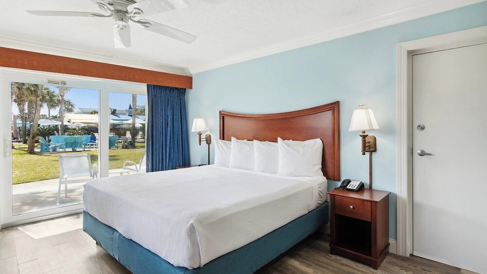 Seahorse Oceanfront Inn - photo 37