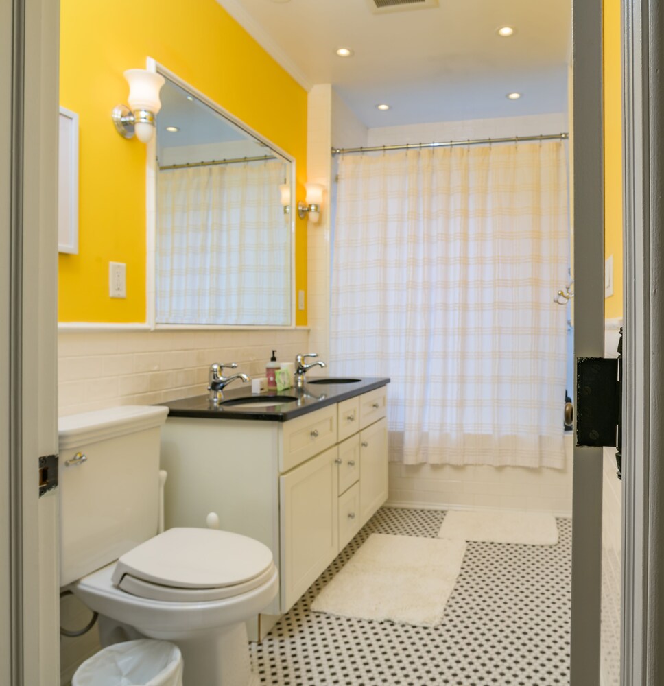 Deedee's Brownstone Van Vorst Park - photo 43