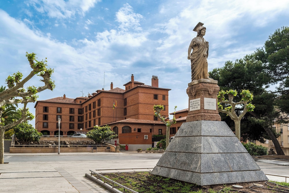 Parador de Calahorra — 4-Star Luxury Hotel in Calahorra, Spain