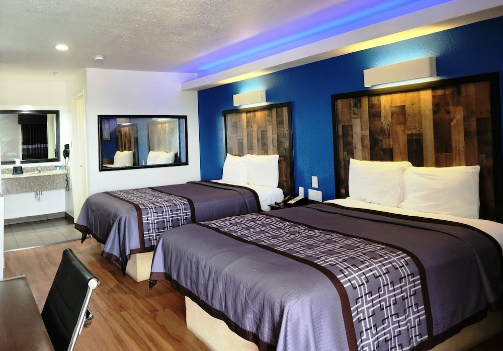 Express Inn Tomball - photo 10
