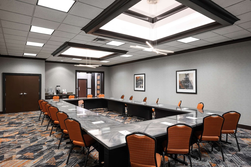 Hampton Inn Evansville Airport - photo 42