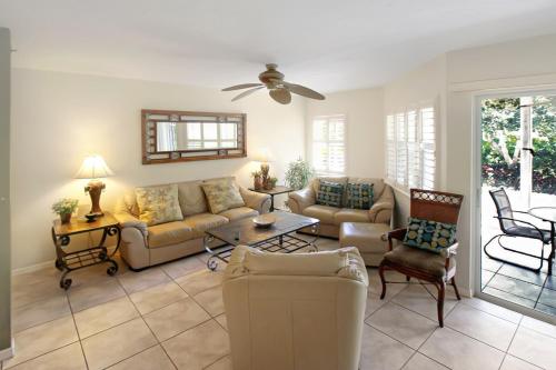 Relaxing Siesta Key condo 2 heated pool tennis and pickleball private beach access — 4-Star Luxury Hotel in Siesta Key, United States